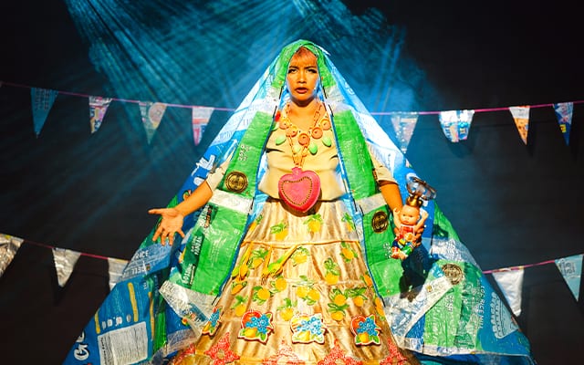 A still from Daloy Dance Company's performance of Brown Madonna in Frankfurt